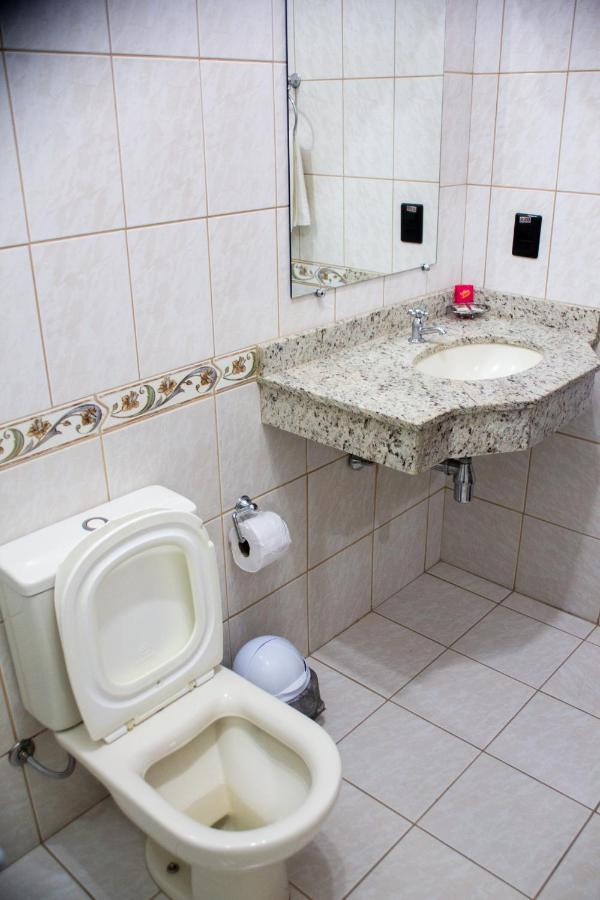 Quarto Triplo Clássico com 3 Camas de Solteiro